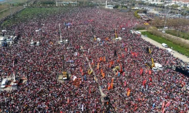 CHP Lideri Özel, Maltepe Mitinginde İmamoğlu İçin Özgürlük ve Erken Seçim Talebiyle İmza Kampanyası Başlatılacağını Açıkladı