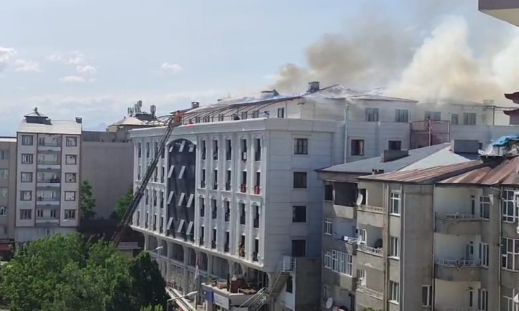 Iğdır'da Kız Yurdunda Korkutan Yangın!