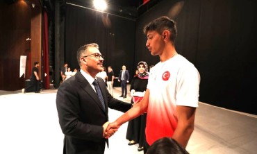📌 IĞDIR’IN YILDIZLARI ÖDÜLLERİNİ ALDI 🎖️ Dünya Şampiyonu Cihan Yıldız’a Ayakta Alkış!