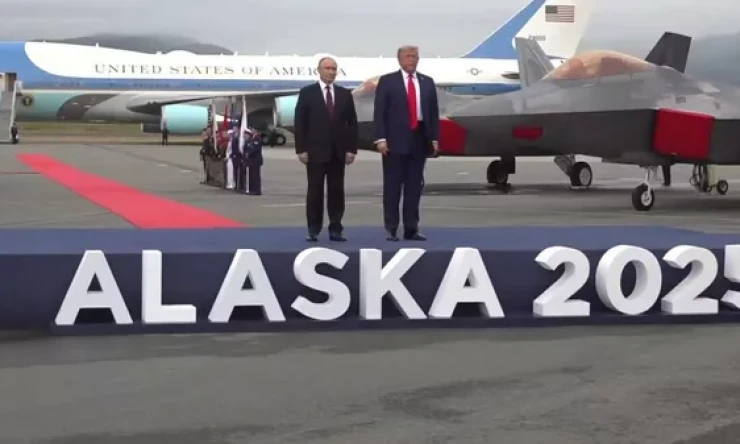 Tarihi Zirve Alaska'da: Putin ve Trump Küresel Gündem İçin Masada