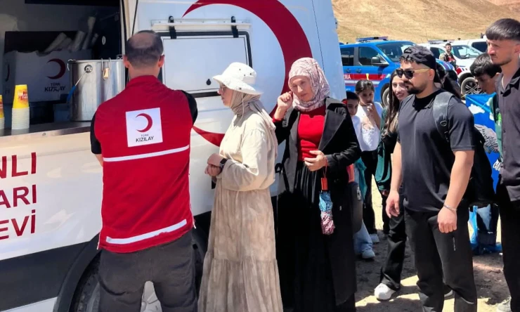 Türk Kızılay Gönüllülerinden Tuzluca’da Anlamlı Destek