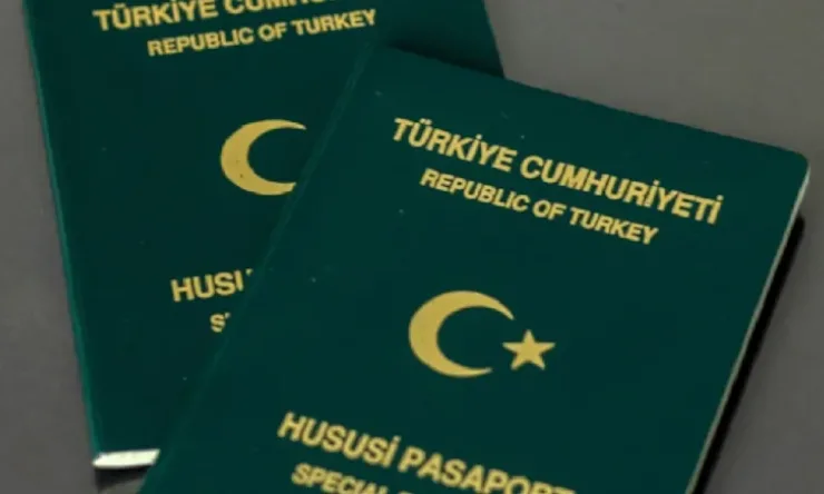 Hususi Damgalı Yeşil Pasaport İçin Merakla Beklenen Açıklama Geldi: Vizesiz Seyahat İddiaları ve Yeni Kanun Teklifleri